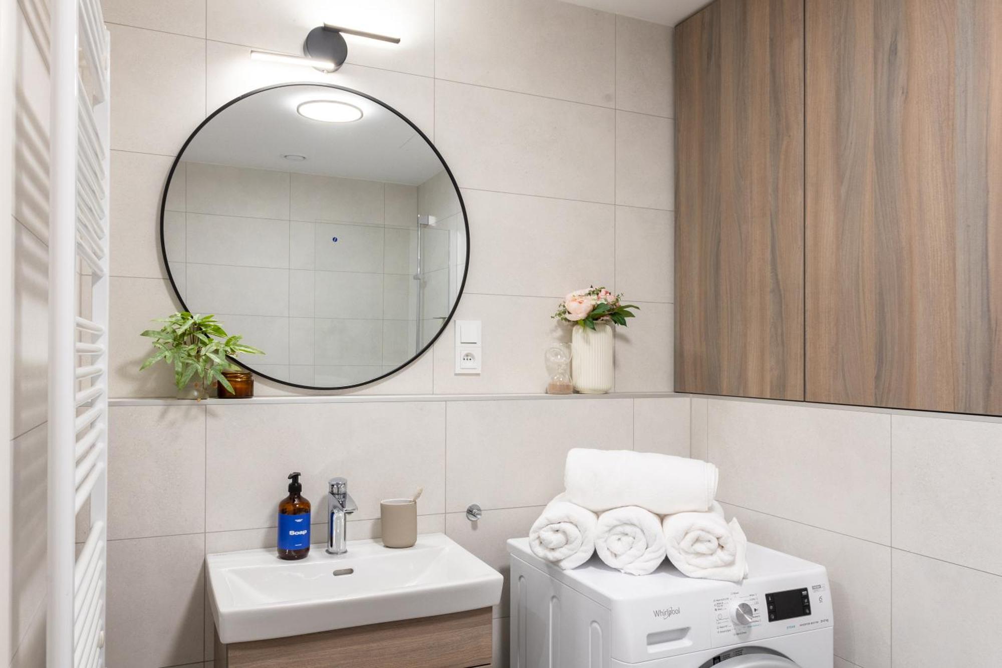 Baby Friendly Apt With Terrace And Ac In Karlin By Days Praag